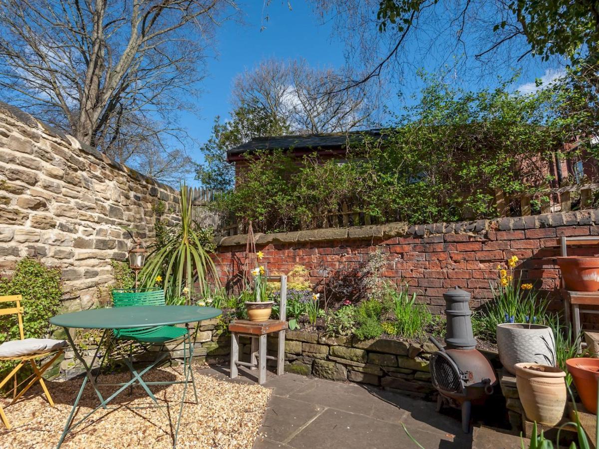 Pass The Keys Wonky Cottage With Amazing Garden Лидс Экстерьер фото
